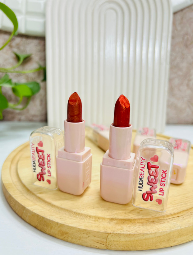 رژلب جامد شاین دار هدی بیوتی 💄