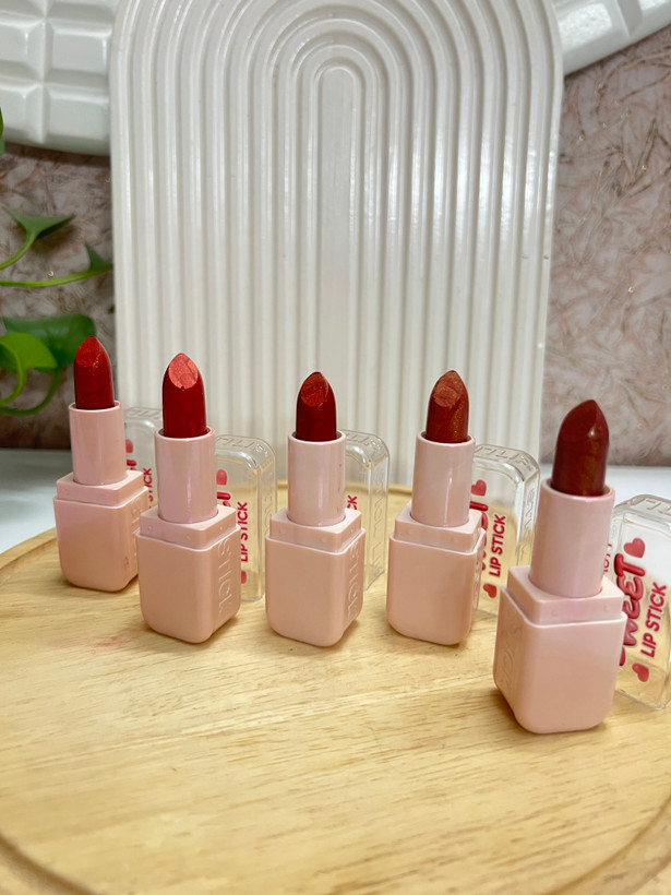 رژلب جامد شاین دار هدی بیوتی 💄