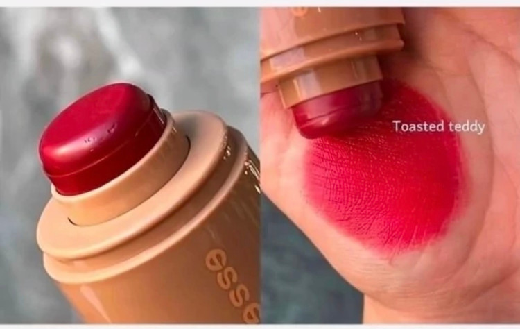 رژگونه استیکی طرح رود از برند اسنس